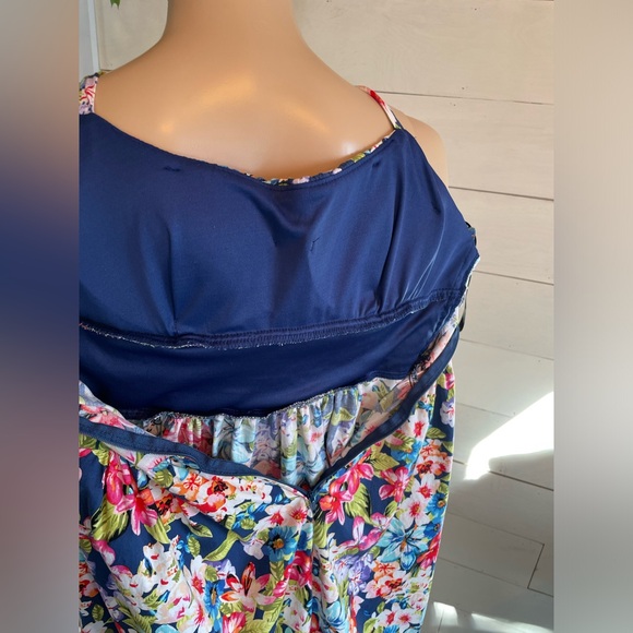 Women’s B.SMART floral dress with back zip up and adjustable straps. - Picture 7 of 7
